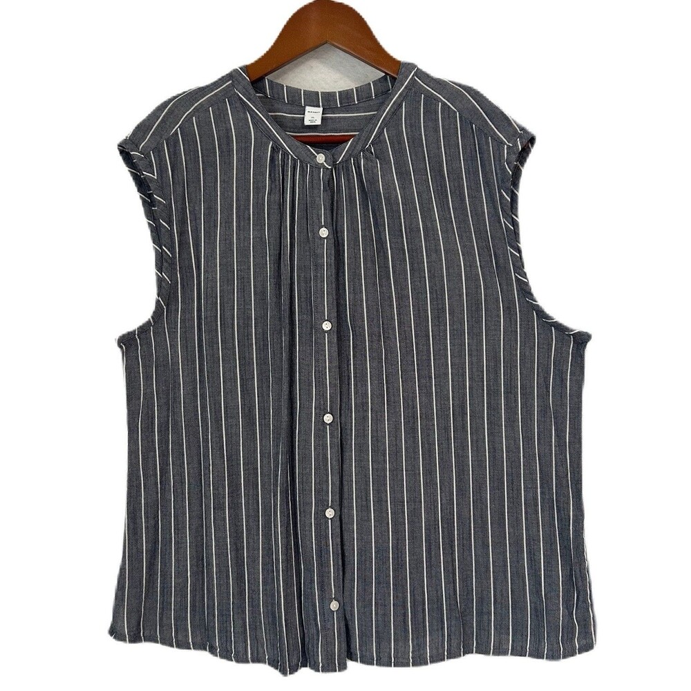 Old Navy Top Women XL Blue Button Up Chambray Stripe Sleeveless Preppy Beach
